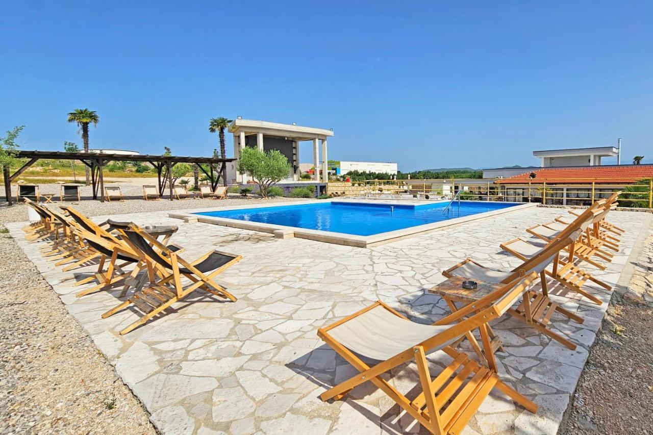 Bungalovi Amfora Ljubuški Exteriör bild